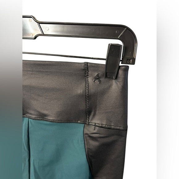 Aday Throw It Higher Leggings - Picture 4 of 9